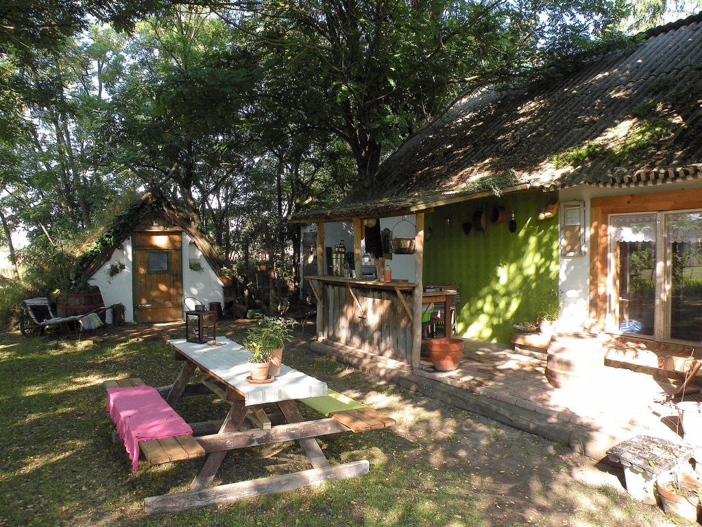 Chy-Kara Farm Camping Bed and Breakfast Pálmonostora Zewnętrze zdjęcie